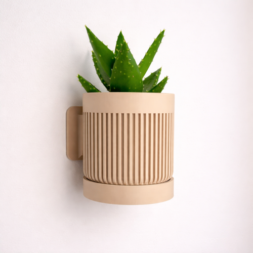 Wall planter with hidden mounting and drainage