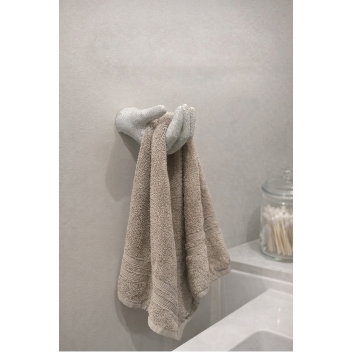 Palm hand hook for towel